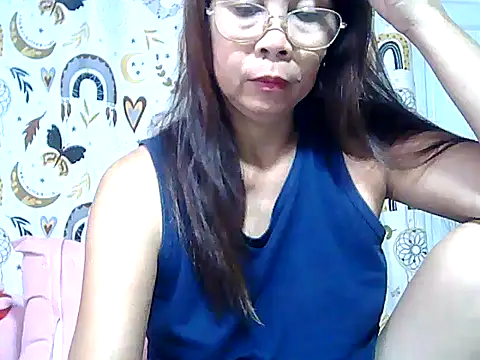 Snapshot of urwife_tobe chatting on April 23, 2026, 9:38 pm urwife tobe online show from April 23, 2026, 9:38 pm