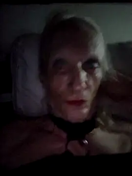 Snapshot of Vonniecd chatting on April 28, 2026, 7:13 am Vonniecd online show from April 28, 2026, 7:13 am