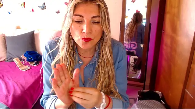 Jolie-Mature online show from December 1, 2025, 8:10 pm