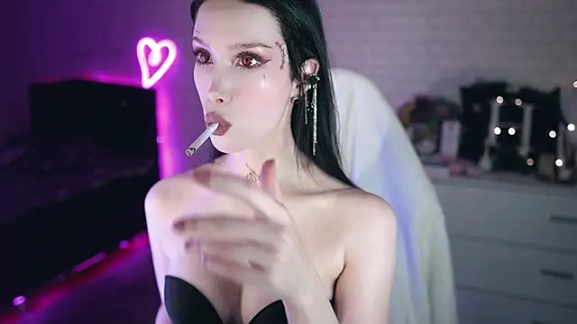 Snapshot of _Uindi_ chatting on March 6, 2025, 3:24 pm  Uindi  online show from March 6, 2025, 3:24 pm