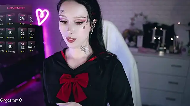 Snapshot of _Uindi_ chatting on March 18, 2025, 4:28 pm  Uindi  online show from March 18, 2025, 4:28 pm