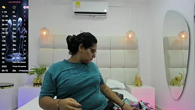 Snapshot of DanielleEvans_ chatting on October 16, 2025, 11:18 am DanielleEvans online show from October 16, 2025, 11:18 am