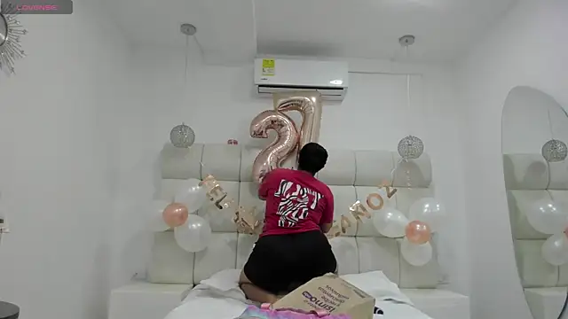 Snapshot of DanielleEvans_ chatting on October 10, 2025, 11:44 am DanielleEvans online show from October 10, 2025, 11:44 am