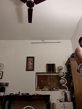 Snapshot of _IRRESISTIBLE_ chatting on November 3, 2025, 5:34 am  IRRESISTIBLE  online show from November 3, 2025, 5:34 am