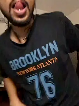 Snapshot of _IRRESISTIBLE_ chatting on February 11, 2025, 11:33 pm  IRRESISTIBLE  online show from February 11, 2025, 11:33 pm