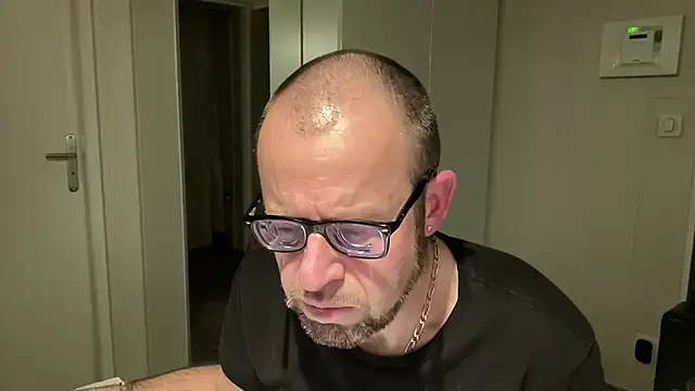 FABIOGLASSES online show from January 15, 2026, 10:24 pm