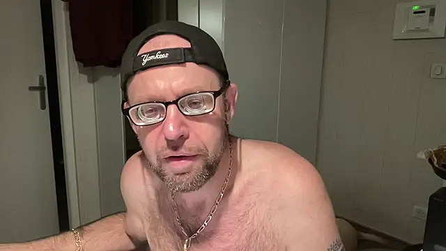 FABIOGLASSES online show from September 12, 2025, 12:55 am