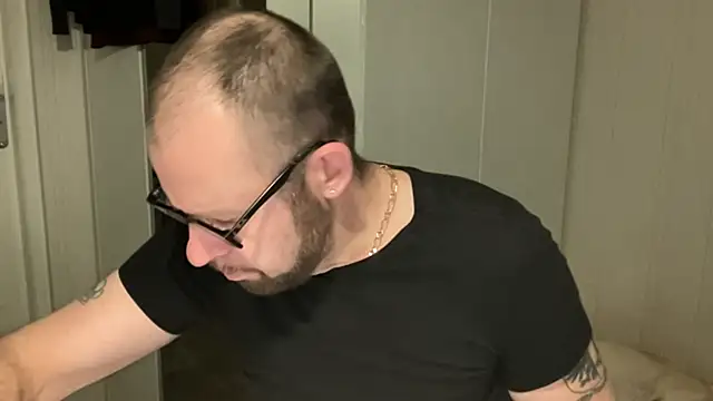 FABIOGLASSES online show from November 13, 2025, 10:13 pm