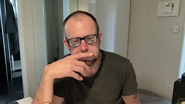 FABIOGLASSES online show from June 11, 2026, 6:05 pm