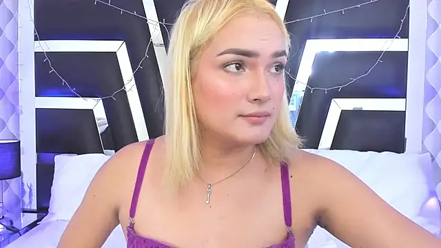 Snapshot of katya_kozlov chatting on October 3, 2025, 12:47 am katya kozlov online show from October 3, 2025, 12:47 am