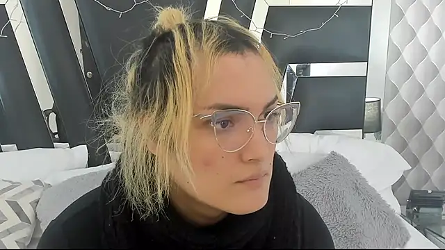 Snapshot of katya_kozlov chatting on February 14, 2025, 2:50 am katya kozlov online show from February 14, 2025, 2:50 am