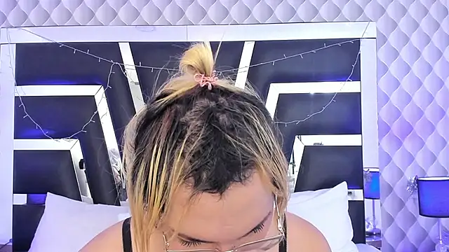 Snapshot of katya_kozlov chatting on March 17, 2025, 6:40 am katya kozlov online show from March 17, 2025, 6:40 am