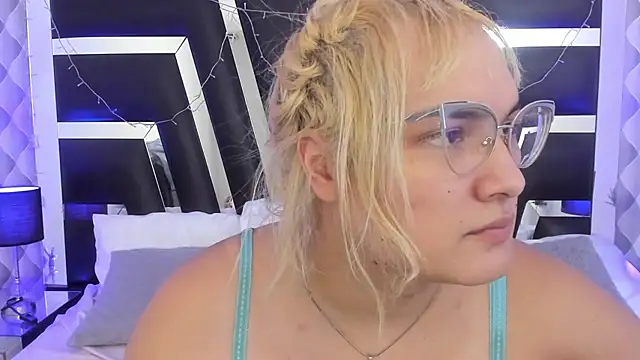 Snapshot of katya_kozlov chatting on October 9, 2025, 5:08 am katya kozlov online show from October 9, 2025, 5:08 am