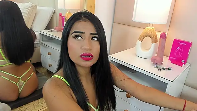 AntoniaRoss  online show from April 20, 2026, 12:08 pm