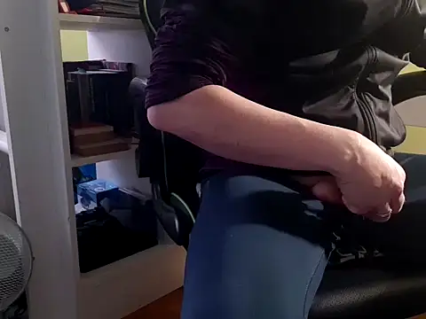 feathersify online show from December 16, 2025, 7:45 am