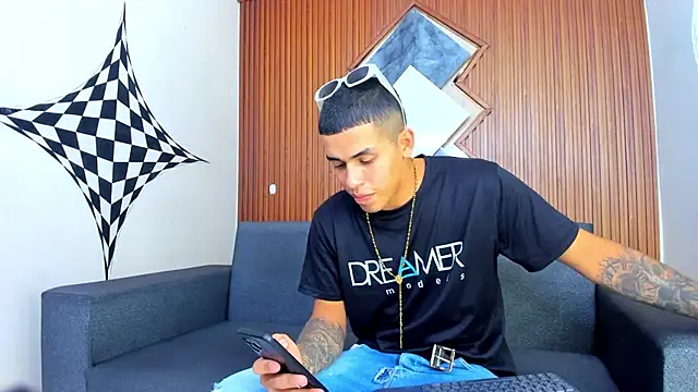 yeckodream online show from March 4, 2025, 3:44 am