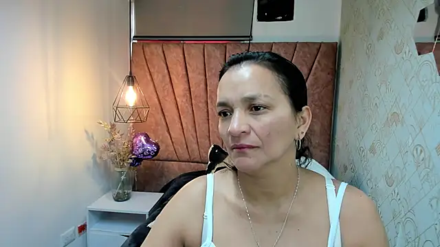 MarilynMiilf  online show from November 3, 2025, 7:28 pm