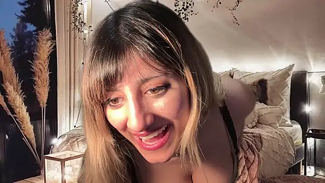 Snapshot of Focal_Humorist99 chatting on December 10, 2024, 1:32 am Focal Humorist99 online show from December 10, 2024, 1:32 am