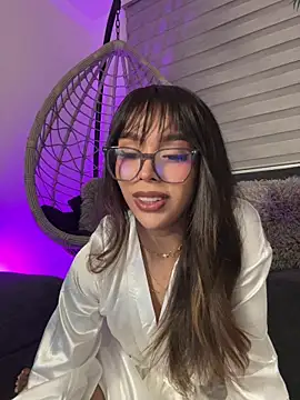 Samantha Bernardo online show from April 13, 2026, 4:27 am