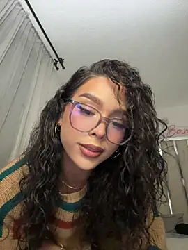Samantha Bernardo online show from July 18, 2026, 12:52 am