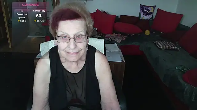 HeisseomaOriginal online show from October 28, 2025, 8:13 am