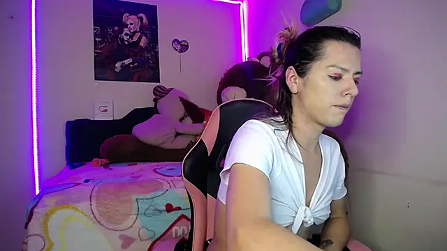 yuliana 19 online show from December 20, 2025, 11:35 am