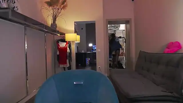 Mila Anders online show from November 9, 2025, 5:55 am