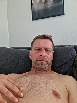 Snapshot of Mjn34 chatting on May 27, 2026, 2:35 pm Mjn34 online show from May 27, 2026, 2:35 pm
