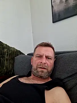 Snapshot of Mjn34 chatting on April 3, 2026, 12:33 pm Mjn34 online show from April 3, 2026, 12:33 pm