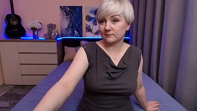 BlondPearl online show from July 28, 2026, 8:52 pm