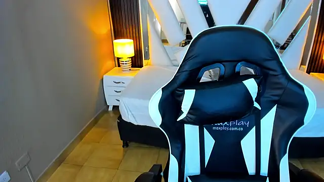 Linda4Petite online show from November 12, 2025, 6:12 pm