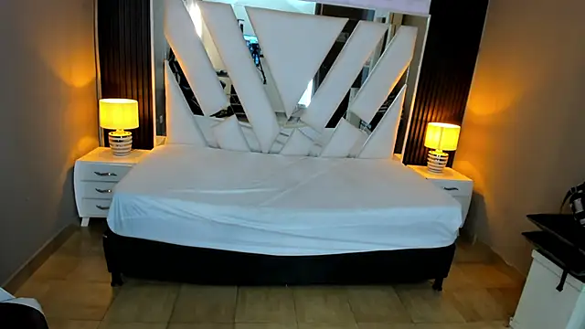 Linda4Petite online show from March 18, 2026, 5:58 pm