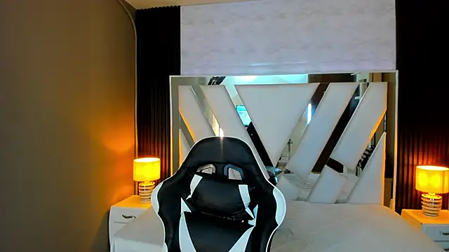 Linda4Petite online show from November 14, 2025, 6:22 pm