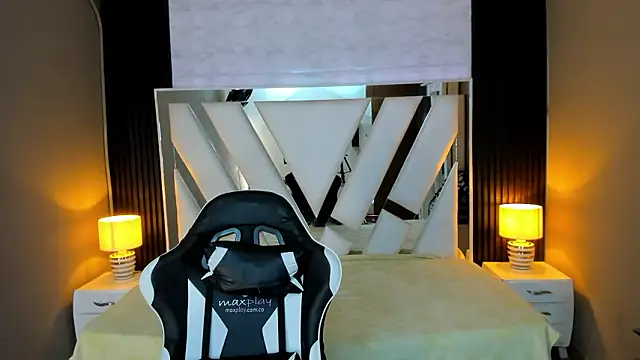 Linda4Petite online show from February 11, 2026, 6:19 pm