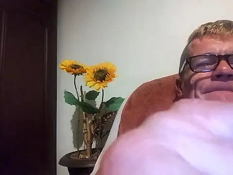 Robertino21cm online show from October 24, 2025, 4:22 am