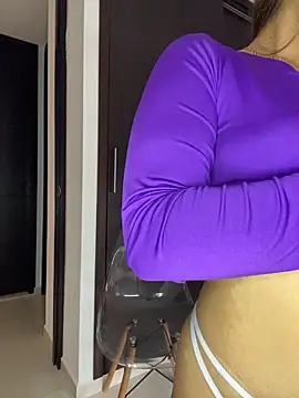 NatashaCruz- online show from December 3, 2025, 9:36 pm