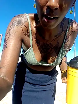 lynnkatrina online show from March 27, 2026, 1:34 pm