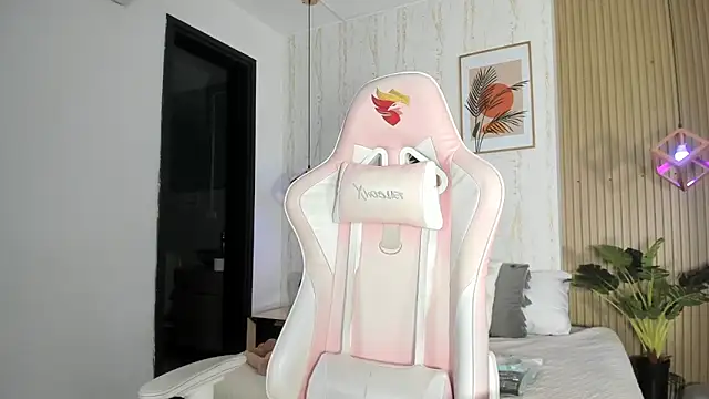 Snapshot of CameronCollins_ chatting on October 31, 2025, 7:43 pm CameronCollins online show from October 31, 2025, 7:43 pm