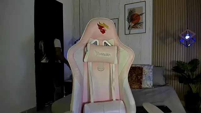 Snapshot of CameronCollins_ chatting on November 16, 2025, 7:51 pm CameronCollins online show from November 16, 2025, 7:51 pm