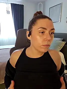 Ellie-L-Elizabeth online show from March 6, 2025, 6:48 pm