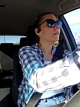 Ellie-L-Elizabeth online show from March 18, 2025, 2:50 pm