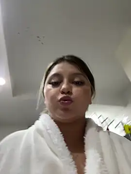 lunablossom  online show from March 13, 2025, 5:11 am