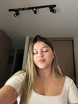 lunablossom  online show from March 24, 2026, 2:55 am