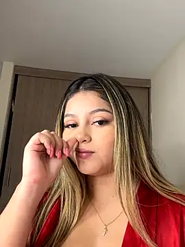 lunablossom  online show from September 13, 2025, 2:50 pm