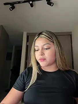 lunablossom  online show from January 8, 2026, 3:12 am