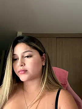 lunablossom  online show from December 2, 2025, 1:39 am