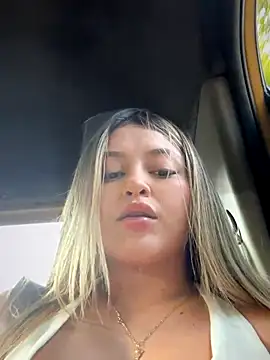 lunablossom  online show from September 28, 2025, 10:06 pm