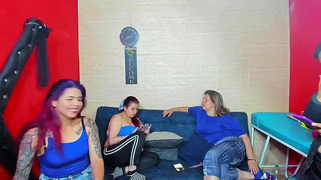 Snapshot of lesbiancuple chatting on October 3, 2025, 1:09 am lesbiancuple online show from October 3, 2025, 1:09 am
