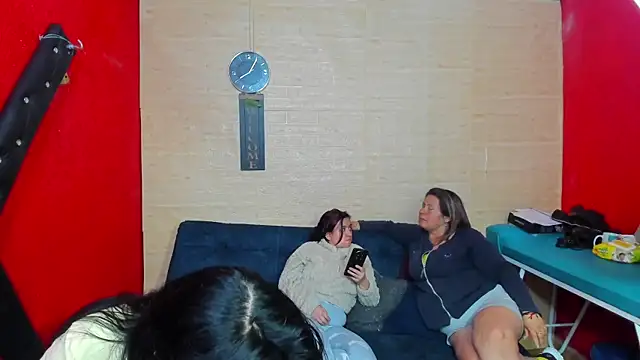 lesbiancuple online show from November 7, 2025, 1:10 am