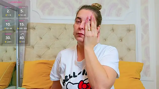 KarinaNoir online show from November 26, 2025, 5:07 am